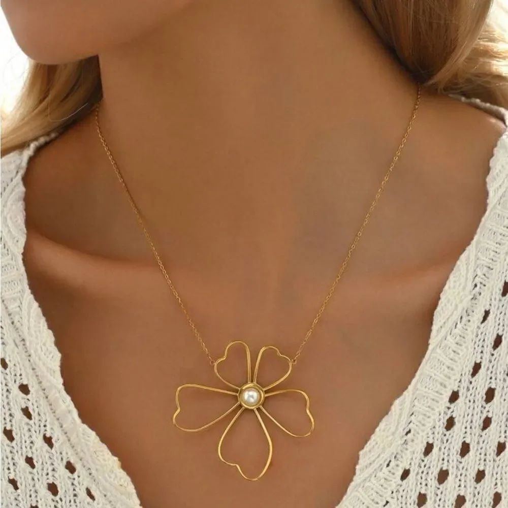 Pearl flower necklace #1418